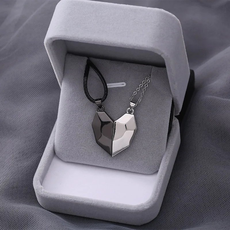 2pcs Magnetic Couple Necklaces For Lovers Gothic Punk Heart Pendant Necklace Dating Boy Girl Friend Jewelry Valentine's Day Gift