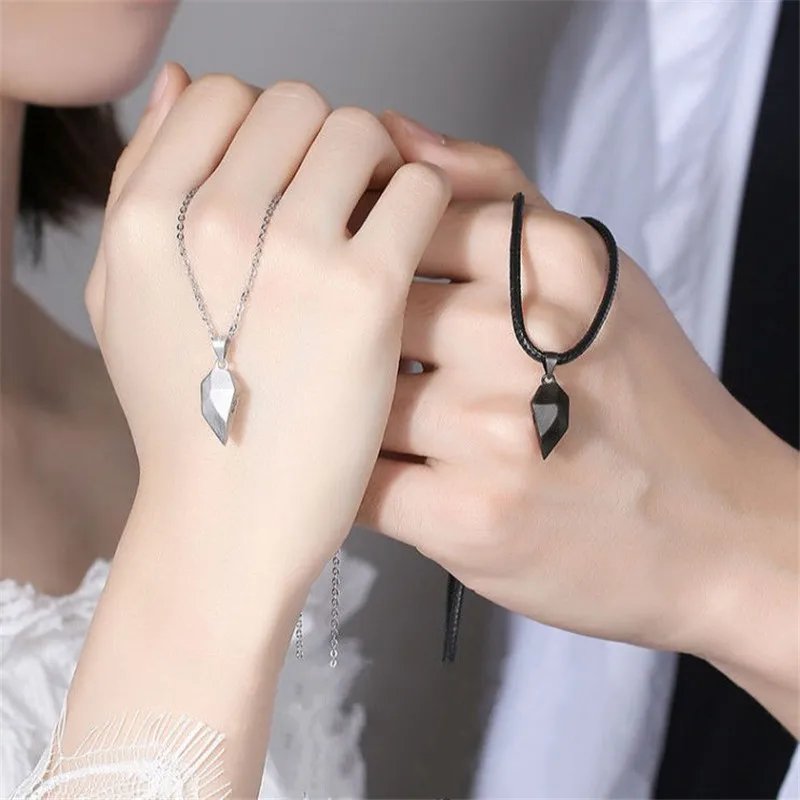 2pcs Magnetic Couple Necklaces For Lovers Gothic Punk Heart Pendant Necklace Dating Boy Girl Friend Jewelry Valentine's Day Gift