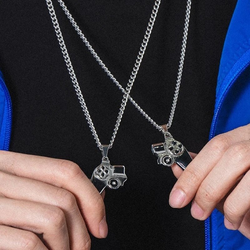 Matching Alloy Game Handle Couple Bracelet Magnet Game Machine Couple Pendant Necklace for Men and Women Valentine's Day Gift