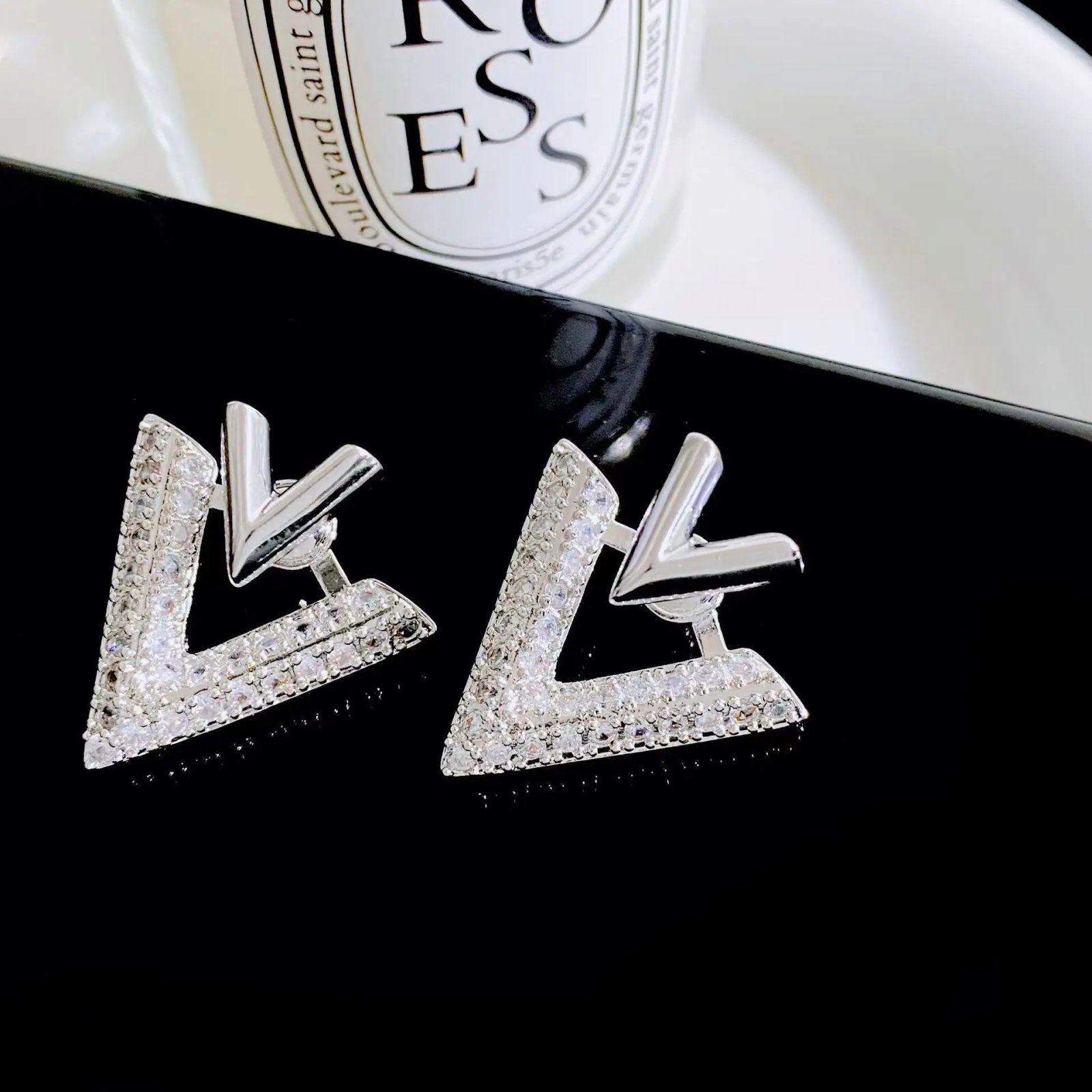 LATS Sweet Cool Detachable V-shaped Stud Earrings for Women V Full of Rhinestone Earring Fashion Jewelry Accessories Party Gifts