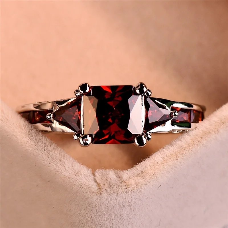 Fashion Elegant Women Silver Color Princess Square Cut Red Stone Engagement Wedding Rings for Women Jewelry Gift