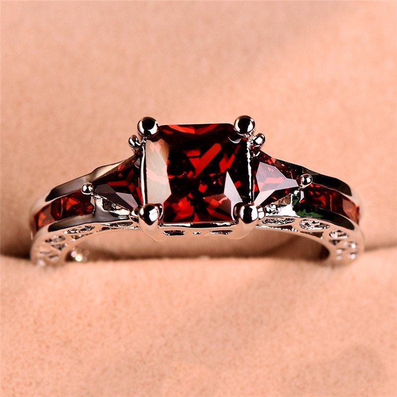 Fashion Elegant Women Silver Color Princess Square Cut Red Stone Engagement Wedding Rings for Women Jewelry Gift