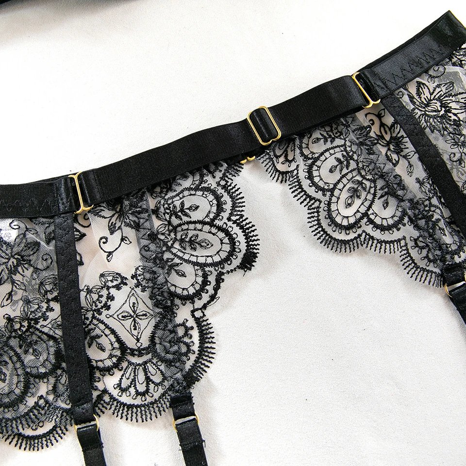 Luxury Lingerie Erotic Outfit Lace Sexy Ladies Underwear Suspender Set Romantic Fancy See Through Bra And Panties Lingerie Set