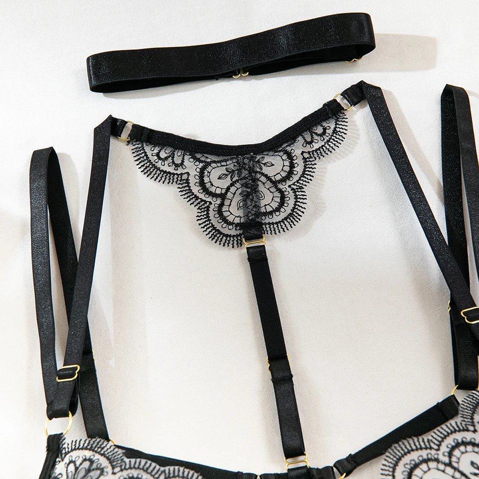 Luxury Lingerie Erotic Outfit Lace Sexy Ladies Underwear Suspender Set Romantic Fancy See Through Bra And Panties Lingerie Set