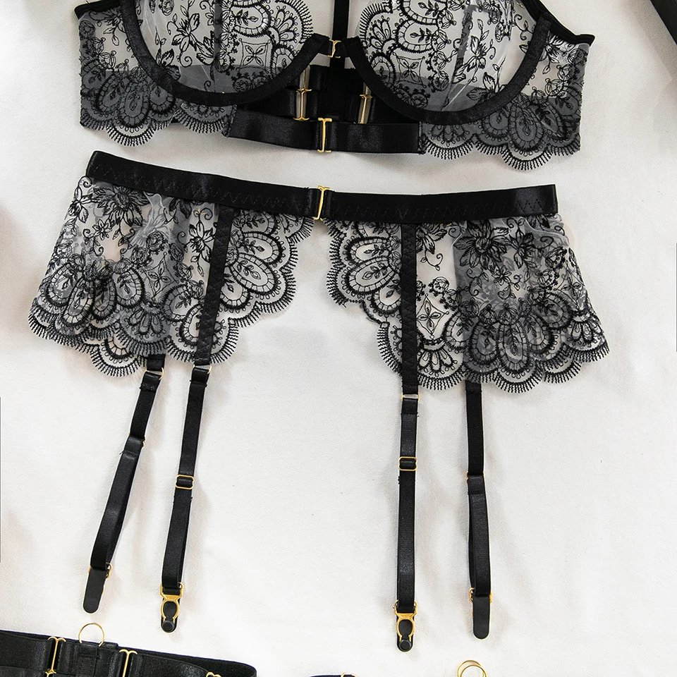 Luxury Lingerie Erotic Outfit Lace Sexy Ladies Underwear Suspender Set Romantic Fancy See Through Bra And Panties Lingerie Set