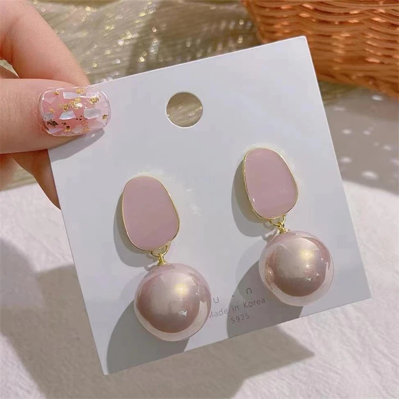 Pink White Pearl Dangle Earrings for Women Black Geometric Acrylic Round Ball Pendants Famale Drop Earrings Elegant Ear Jewelry Pink White Pearl Dangle Earrings for Women Black Geometric Acrylic Round Ball Pendants Famale Drop Earrings Elegant Ear Jewelry