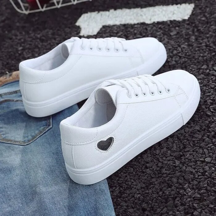 New student Korean version white shoes, women's heart-shaped flat bottom breathable casual women's board shoes, sports shoes - Image 2