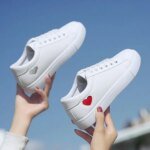 New student Korean version white shoes, women's heart-shaped flat bottom breathable casual women's board shoes, sports shoes