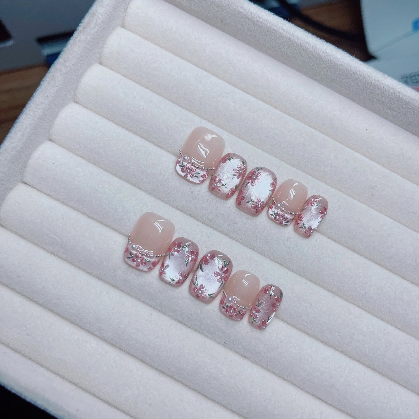 10Pcs/Set Press On Acyrlic Ice Cat's Eye Handmade Fake Nails Short/Medium Almond 3D Mirror Flower Pearls Decor Nude French Nails 10Pcs/Set Press On Acyrlic Ice Cat's Eye Handmade Fake Nails Short/Medium Almond 3D Mirror Flower Pearls Decor Nude French Nails