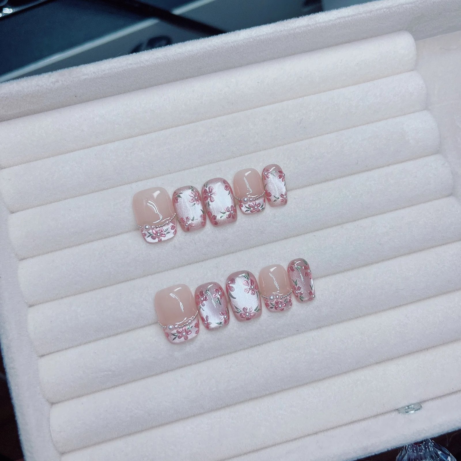 10Pcs/Set Press On Acyrlic Ice Cat's Eye Handmade Fake Nails Short/Medium Almond 3D Mirror Flower Pearls Decor Nude French Nails 10Pcs/Set Press On Acyrlic Ice Cat's Eye Handmade Fake Nails Short/Medium Almond 3D Mirror Flower Pearls Decor Nude French Nails