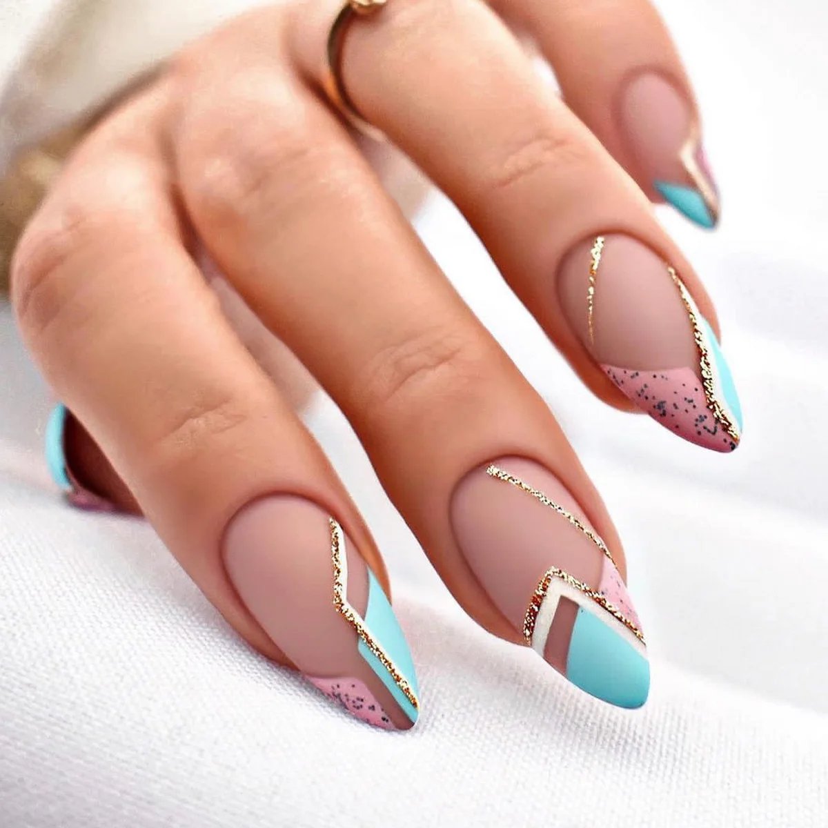24pcs French False Nails Almond Head Summer Style Glitter Design Fake Nail Patch Full Cover Wearable Women Press on Nail Tips 24pcs French False Nails Almond Head Summer Style Glitter Design Fake Nail Patch Full Cover Wearable Women Press on Nail Tips