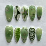 24pcs Short Almond False Nail Art Starlight Rhinestone Design Nails Tip Green Full Cover Nail Set Datachable Press on Fake Nails