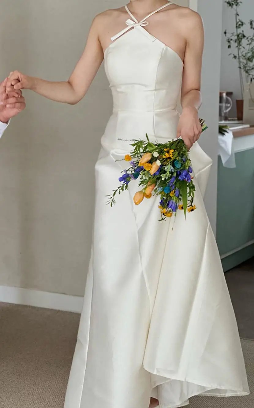 Newest A-line Wedding Dress Elegant Floor-length Sleeveless Party Dress Sweet Bow Halter Simple Stain Bridal Dresses Customized